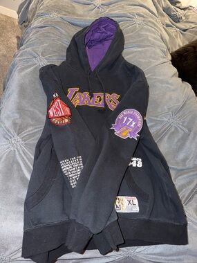 Mitchell & Ness LAKERS NBA Black Hoodie with Purple Hood Interior